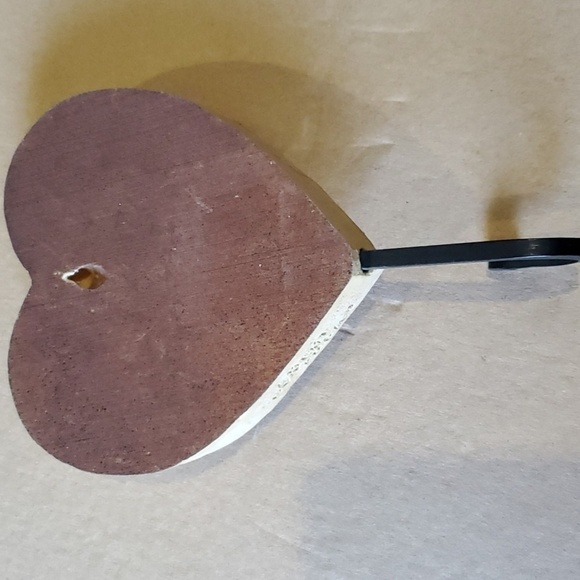 Carved resin heart hanger 4.25 X 6.5 - Picture 3 of 7